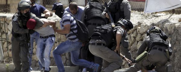 Israeli security forces arrest a Palestinians during clashes in Bethlehem, West Bank, Friday, May 19, 2017 Israeli security forces arrest a Palestinians during clashes in Bethlehem, West Bank, Friday, May 19, 2017 - Sputnik International