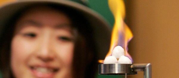Attendant of Japan's Gas Pavilion introduces an experiment of the burning ice, methane hydrate, as a potential future source of energy during a press preview for the 2005 World Exposition in Nagakute, Aichi prefecture, 19 March 2005 Attendant of Japan's Gas Pavilion introduces an experiment of the burning ice, methane hydrate, as a potential future source of energy during a press preview for the 2005 World Exposition in Nagakute, Aichi prefecture, 19 March 2005 - Sputnik International
