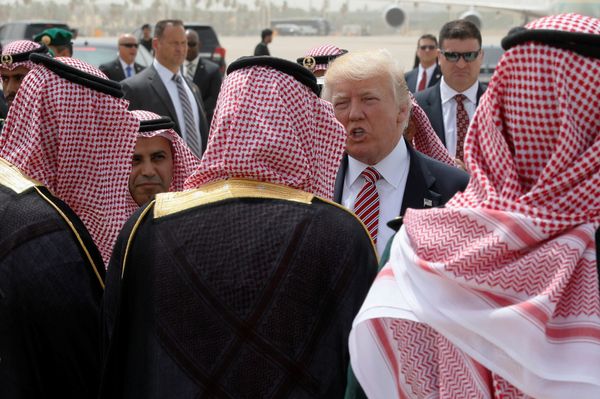 US President Donald Trump bids farewell before he and first lady Melania Trump board Air Force One to depart for Israel from King Khalid International Airport in Riyadh, Saudi Arabia May 22, 2017. US President Donald Trump bids farewell before he and first lady Melania Trump board Air Force One to depart for Israel from King Khalid International Airport in Riyadh, Saudi Arabia May 22, 2017. - Sputnik International