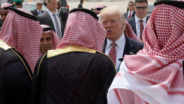 US President Donald Trump bids farewell before he and first lady Melania Trump board Air Force One to depart for Israel from King Khalid International Airport in Riyadh, Saudi Arabia May 22, 2017. - Sputnik International