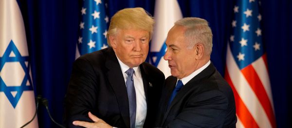 U.S. President Donald Trump and Israel’s Prime Minister Benjamin Netanyahu shake hands as they deliver remarks before a dinner at Netanyahu’s residence in Jerusalem May 22, 2017 - Sputnik International
