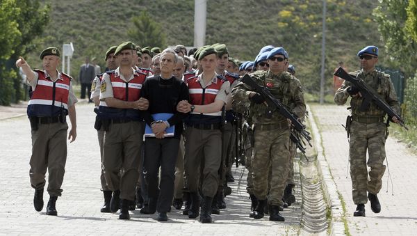 Paramilitary police officers and commandos escort the alleged main ringleaders of last summer's failed military coup before their trial at a courthouse in the outskirts of Ankara, Turkey, Monday, May 22, 2017. Paramilitary police officers and commandos escort the alleged main ringleaders of last summer's failed military coup before their trial at a courthouse in the outskirts of Ankara, Turkey, Monday, May 22, 2017. The black-shirted man in front is Akin Ozturk, former Turkish Air Force commander and suspected coup mastermind. - Sputnik International
