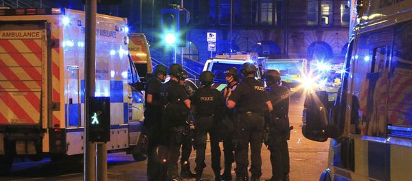 Armed police gather at Manchester Arena after reports of an explosion at the venue during an Ariana Grande gig in Manchester, England Monday, May 22, 2017. - Sputnik International