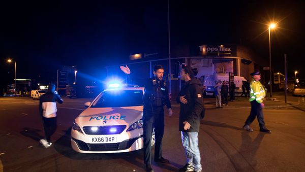 Police set up a cordon outside the Manchester Arena in northern England where U.S. singer Ariana Grande had been performing in Manchester - Sputnik International