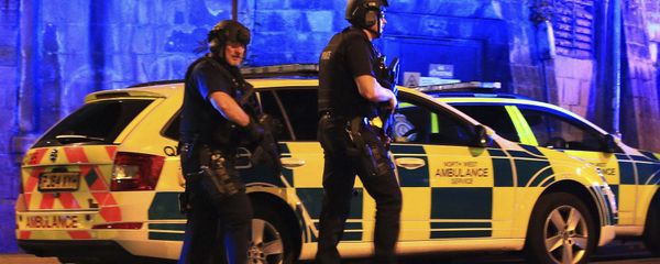Armed police work at Manchester Arena after reports of an explosion at the venue during an Ariana Grande gig in Manchester, England Monday, May 22, 2017. - Sputnik International