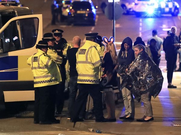 Emergency services personnel speak to people outside Manchester Arena after reports of an explosion at the venue during an Ariana Grande concert in Manchester, England, Monday, May 22, 2017.  - Sputnik International