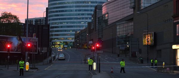 Police stand guard at the scene of a suspected terrorist attack during a pop concert by US star Ariana Grande in Manchester, northwest England on May 23, 2017. - Sputnik International