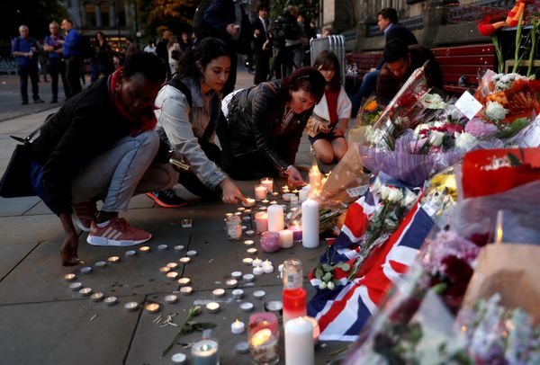 Women light candles for the victims of the Manchester Arena attack, in central Manchester, May 23, 2017. Women light candles for the victims of the Manchester Arena attack, in central Manchester, May 23, 2017. - Sputnik International