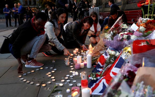 Women light candles for the victims of the Manchester Arena attack, in central Manchester, May 23, 2017. Women light candles for the victims of the Manchester Arena attack, in central Manchester, May 23, 2017. - Sputnik International