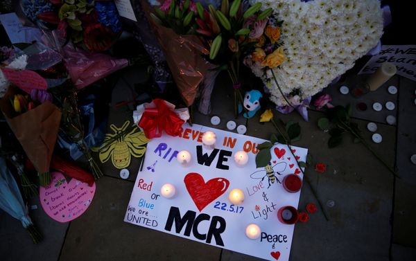 Flowers and messages are left for the victims of the Manchester Arena attack in central Manchester, Britain May 23, 2017. Flowers and messages are left for the victims of the Manchester Arena attack in central Manchester, Britain May 23, 2017. - Sputnik International