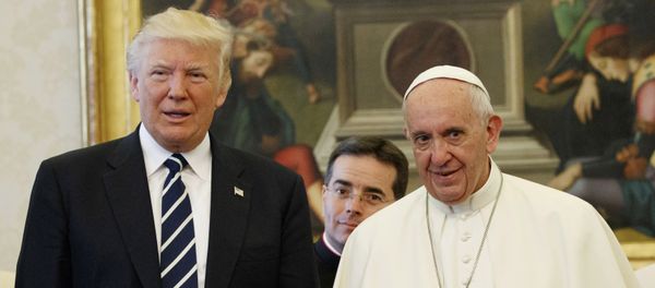 U.S. President Donald Trump and Pope Francis meet at the Vatican - Sputnik International