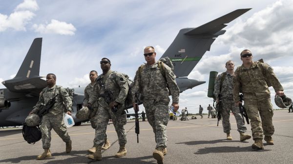  Members of the U.S. Army of the Pennsylvania National Guard arrival by plane at a airport in Vilnius, Lithuania, Sunday, June 5, 2016. - Sputnik International