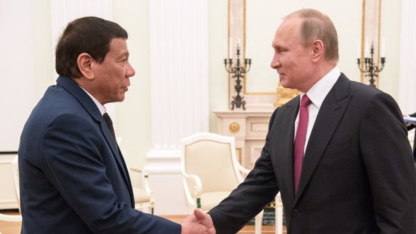 President Vladimir Putin at a meeting with President of the Philippines Rodrigo Duterte, left President Vladimir Putin at a meeting with President of the Philippines Rodrigo Duterte, left - Sputnik International