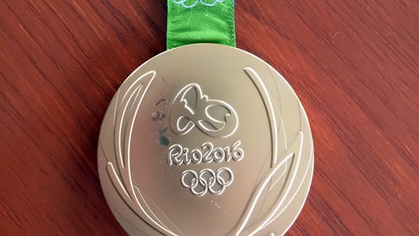Kyle Snyder's damaged gold metal from the 2016 Rio Olympics on Tuesday, May 23, 2017, in Maryland. - Sputnik International
