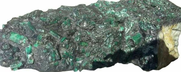 This photo released by the Bahia Mineral Cooperative shows a 4.3-foot tall emerald weighing more than 600 pounds in Bahia, Brazil, Monday, May 22, 2017. This photo released by the Bahia Mineral Cooperative shows a 4.3-foot tall emerald weighing more than 600 pounds in Bahia, Brazil, Monday, May 22, 2017. - Sputnik International