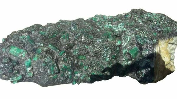 This photo released by the Bahia Mineral Cooperative shows a 4.3-foot tall emerald weighing more than 600 pounds in Bahia, Brazil, Monday, May 22, 2017. - Sputnik International