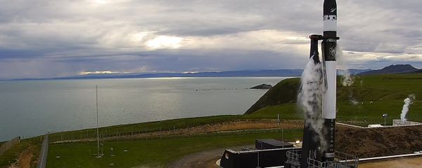 This photo supplied by Rocket Lab, shows the Electron rocket about to launch from the Mahia Peninsula in the North Island of New Zealand, Thursday, May 25, 2017. - Sputnik International