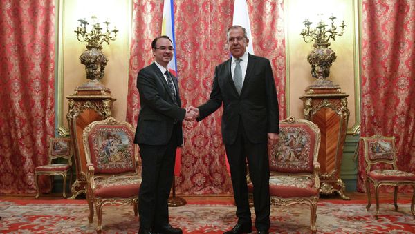 Alan Peter Cayetano and Sergei Lavrov - Sputnik International