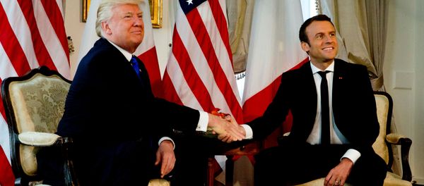 U.S. President Donald Trump (L) shakes hands with French President Emmanuel Macron before a working lunch ahead of a NATO Summit in Brussels, Belgium, May 25, 2017. - Sputnik International