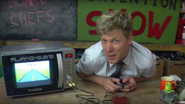 Games Console Microwave - FURZE'S INVENTION SHOW - Sputnik International