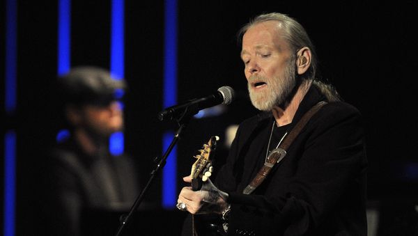 This Oct. 13, 2011 file photo shows Gregg Allman performs at the Americana Music Association awards show in Nashville, Tenn - Sputnik International