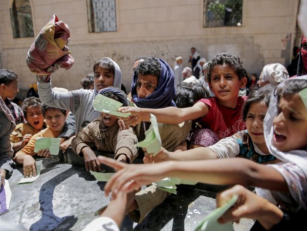 Yemenis present documents in order to receive food rations provided by a local charity, in Sanaa, Yemen, Thursday, April, 13, 2017 - Sputnik International