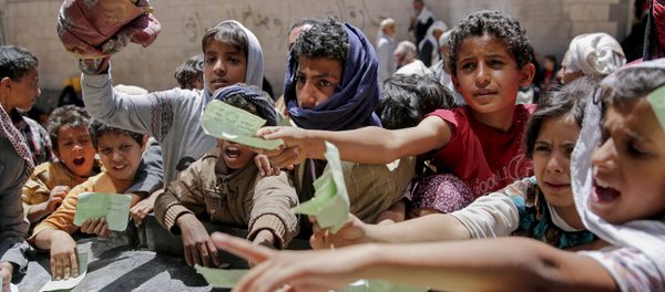 Yemenis present documents in order to receive food rations provided by a local charity, in Sanaa, Yemen, Thursday, April, 13, 2017 - Sputnik International