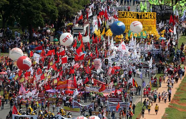 Demonstrators take part in a protest against Brazilian President Michel Temer and the latest corruption scandal to hit the country, in Brasilia, Brazil, May 24, 2017 Demonstrators take part in a protest against Brazilian President Michel Temer and the latest corruption scandal to hit the country, in Brasilia, Brazil, May 24, 2017 - Sputnik International