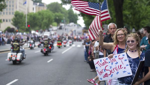 Supporters line the street as motorcyclists participate in the 30th anniversary of the Rolling Thunder 'Ride for Freedom' demonstration in Washington, Sunday, May 28, 2017 - Sputnik International