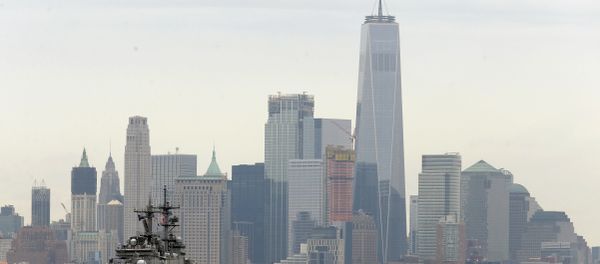 The USS Kearsarge moves past lower Manhattan as part of New York's Fleet Week as seen from Weehawken, N.J., Wednesday, May 24, 2017. New York's Fleet Week kicked off with a parade of ships up the Hudson River. The USS Kearsarge moves past lower Manhattan as part of New York's Fleet Week as seen from Weehawken, N.J., Wednesday, May 24, 2017. New York's Fleet Week kicked off with a parade of ships up the Hudson River. - Sputnik International