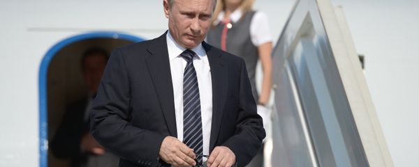 Russian President Vladimir Putin descends from the plane. File photo - Sputnik International