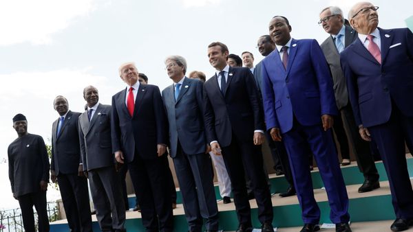 L-R Front Row: Nigeria's Vice-President Yemi Osinbajo, Kenya's President Uhuru Kenyatta, Guinea's President Alpha Conde, U.S. President Donald Trump, Italian Prime Minister Paolo Gentiloni, French President Emmanuel Macron, Niger's President Mahamadou Issoufou and Tunisian President Beji Caid Essebsi pose for a family photo with other participants of the G7 Summit expanded session in Taormina, Sicily, Italy May 27, 2017 - Sputnik International