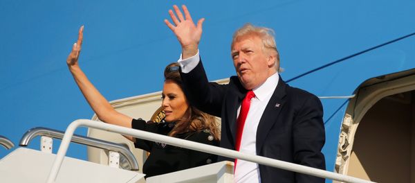 U.S. President Donald Trump and first lady Melania Trump wave outside Air Force One before returning to Washington D.C. at Sigonella Air Force Base in Sigonella, Sicily, Italy, May 27, 2017 - Sputnik International