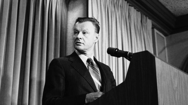 National Security Affairs Adviser Zbigniew Brzezinski tells a Washington news briefing in Washington,, Friday, May 11, 1979 that President Carter and Soviet President Leonid Brezhnev will meet from June 15 to 18 in Vienna to sign their new Salt II treaty National Security Affairs Adviser Zbigniew Brzezinski tells a Washington news briefing in Washington,, Friday, May 11, 1979 that President Carter and Soviet President Leonid Brezhnev will meet from June 15 to 18 in Vienna to sign their new Salt II treaty - Sputnik International