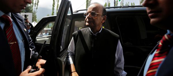 India's Finance and Defence Minister Arun Jaitley arrives to attend a two-day meeting of the Goods and Services Tax (GST) Council, comprising federal and state finance ministers, in Srinagar May 18, 2017 India's Finance and Defence Minister Arun Jaitley arrives to attend a two-day meeting of the Goods and Services Tax (GST) Council, comprising federal and state finance ministers, in Srinagar May 18, 2017 - Sputnik International