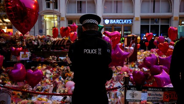 People attend a vigil for the victims of last week's attack at a pop concert at Manchester Arena, in central Manchester, Britain May 29, 2017 People attend a vigil for the victims of last week's attack at a pop concert at Manchester Arena, in central Manchester, Britain May 29, 2017 - Sputnik International
