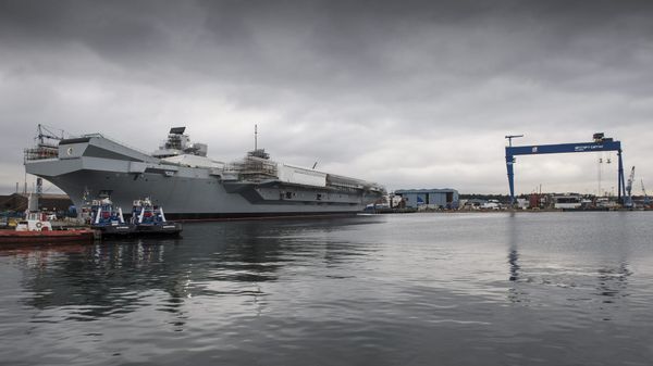 HMS Queen Elizabeth Under Construction with HMS Prince of Wales - Sputnik International
