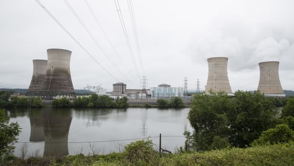 Shown is the Three Mile Island nuclear power plant in Middletown, Pa., Monday, May 22, 2017 - Sputnik International