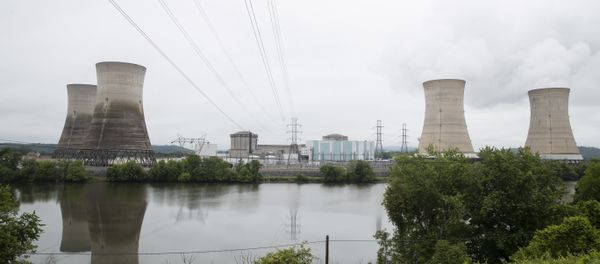 Shown is the Three Mile Island nuclear power plant in Middletown, Pa., Monday, May 22, 2017 - Sputnik International