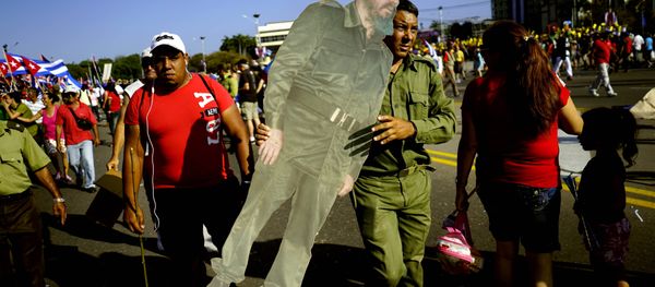A soldier carries a life-size cut out of Cuba's late leader Fidel Castro during the May Day parade at Revolution Square in Havana, Cuba, Monday, May 1, 2017. A soldier carries a life-size cut out of Cuba's late leader Fidel Castro during the May Day parade at Revolution Square in Havana, Cuba, Monday, May 1, 2017. - Sputnik International