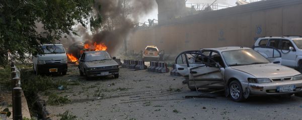 Damaged cars are seen at the site of a blast in Kabul, Afghanistan May 31, 2017. - Sputnik International