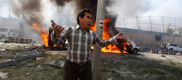 An Afghan man reacts at the site of a blast in Kabul, Afghanistan May 31, 2017. - Sputnik International