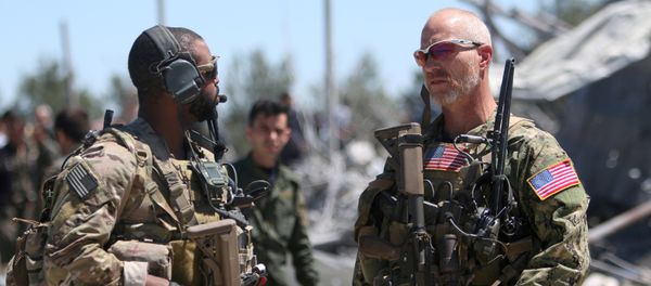 US forces are seen at the Kurdish People's Protection Units (YPG) headquarters after it was hit by Turkish airstrikes in Mount Karachok near Malikiya, Syria April 25, 2017. - Sputnik International