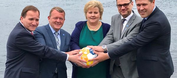 Sweden's Prime Minister Stefan Lofven (L-R), with his counterparts Lars Lokke Rasmussen of Denmark, Erna Solberg of Norway, Juha Sipila of Finland and Bjarni Benediktsson of Iceland hold a soccer ball during their meeting in Bergen, Norway May 29, 2017. Picture taken May 29, 2017. - Sputnik International