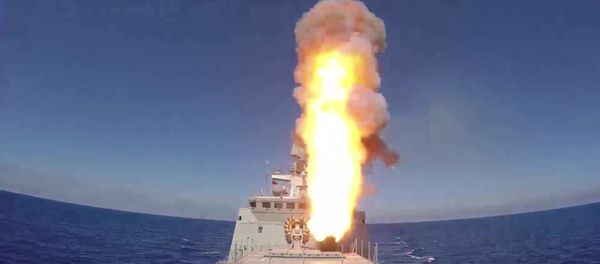 Russian frigate Admiral Essen launches Kalibr cruise missiles at ISIS facilities (the Islamic State international terrorist organization banned in Russia) near Palmyra - Sputnik International