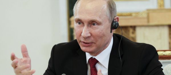 Russian President Vladimir Putin speaks during a meeting with representatives of international news agencies in St. Petersburg, Russia, June 1, 2017. - Sputnik International