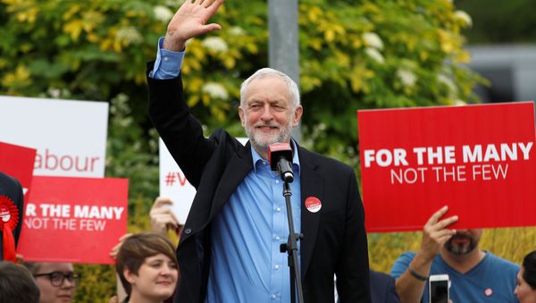 Jeremy Corbyn, leader of Britain's opposition Labour Party, waves at a campaign event in Reading, May 31, 2017. Jeremy Corbyn, leader of Britain's opposition Labour Party, waves at a campaign event in Reading, May 31, 2017. - Sputnik International