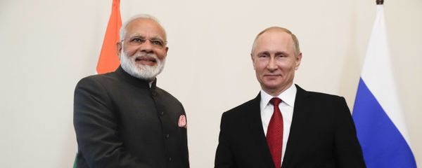 Russian President Vladimir Putin (R) shakes hands with Indian Prime Minister Narendra Modi during a meeting on the sidelines of the St. Petersburg International Economic Forum (SPIEF), Russia Russian President Vladimir Putin (R) shakes hands with Indian Prime Minister Narendra Modi during a meeting on the sidelines of the St. Petersburg International Economic Forum (SPIEF), Russia - Sputnik International