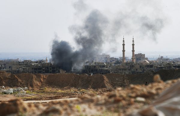 Attacking ISIS positions near Deir ez-Zor Attacking ISIS positions near Deir ez-Zor - Sputnik International