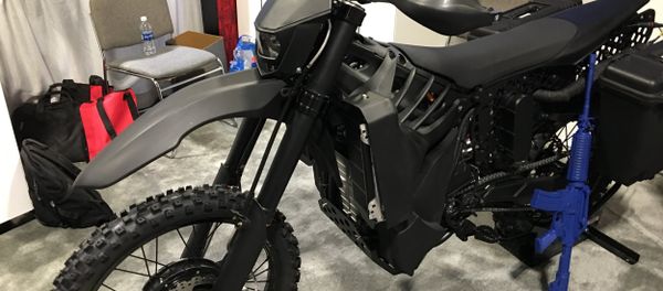 SilentHawk Hybrid Electric Stealth Military Motorcycle - Sputnik International